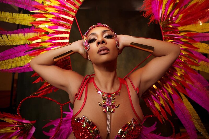 A Caribbean Carnival model posing at a photowalk