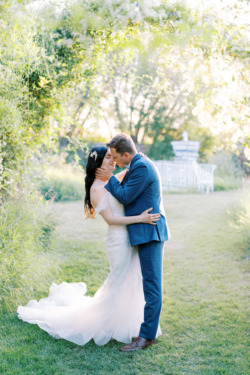 bride and groom at coutts centre for western canadian heritage