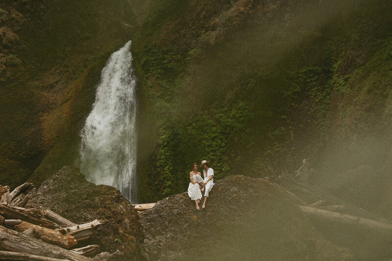 couples-portraits-waterfalls-columbia-river-gorge-wahcella-falls-oregon-photographer-dawn-photo-230_websize