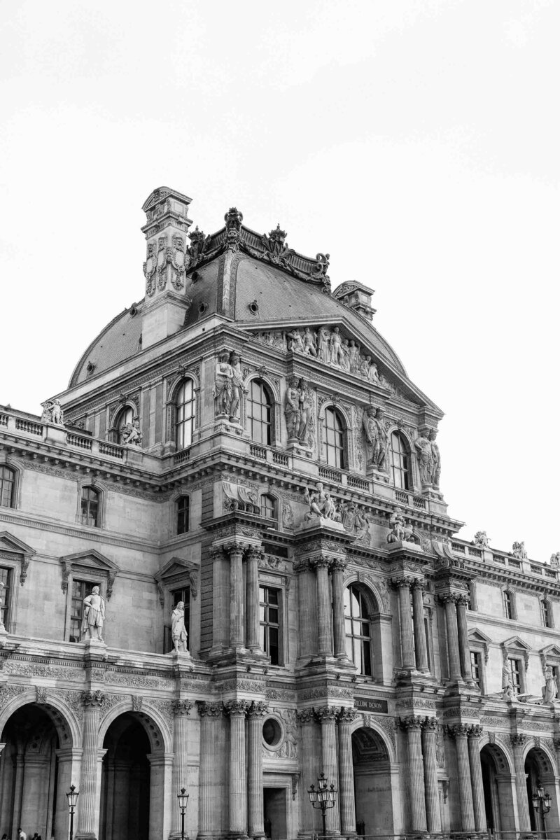 couple photoshoot in paris france 37