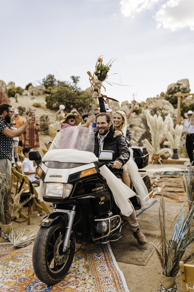 joshua-tree-desert-intimate-wedding-motorcycle-california-elopement-photographer