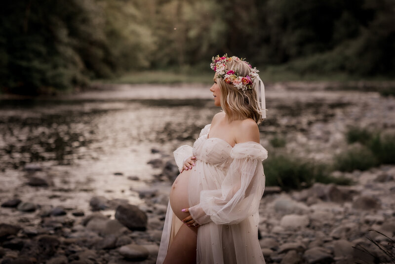 Pacific Northwest maternity photographer Lewisville Park maternity photos Portland Vancouver Pacific Northwest