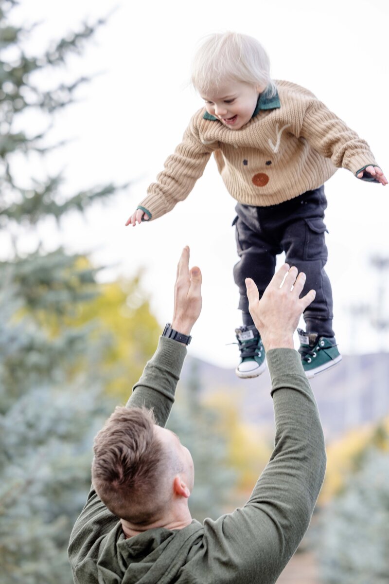 Utah County Christmas Tree Farm Mini Session Magnolia and Grace Photography Co