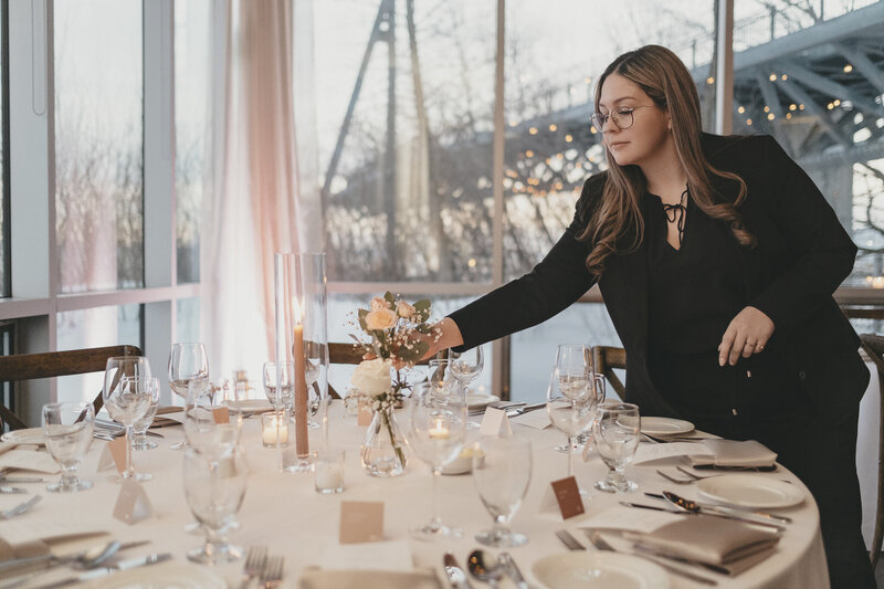 Vous lancez votre entreprise de planification de mariage ou vous entreprenez une nouvelle aventure? Rejoignez le programme de mentorat individuel d'Emmanuelle Poirier pour démarrer votre parcours avec un accompagnement personnalisé et du soutien.