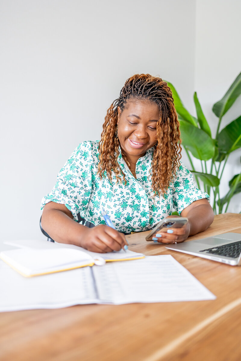 Wendy is a money coach who helps woman and young people get rid of debt and increase their savings