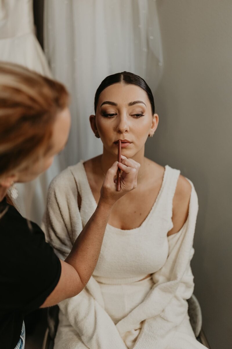 Refined bridal elegance achieved by a Houston makeup artist, delivering soft, natural makeup for Houston weddings.