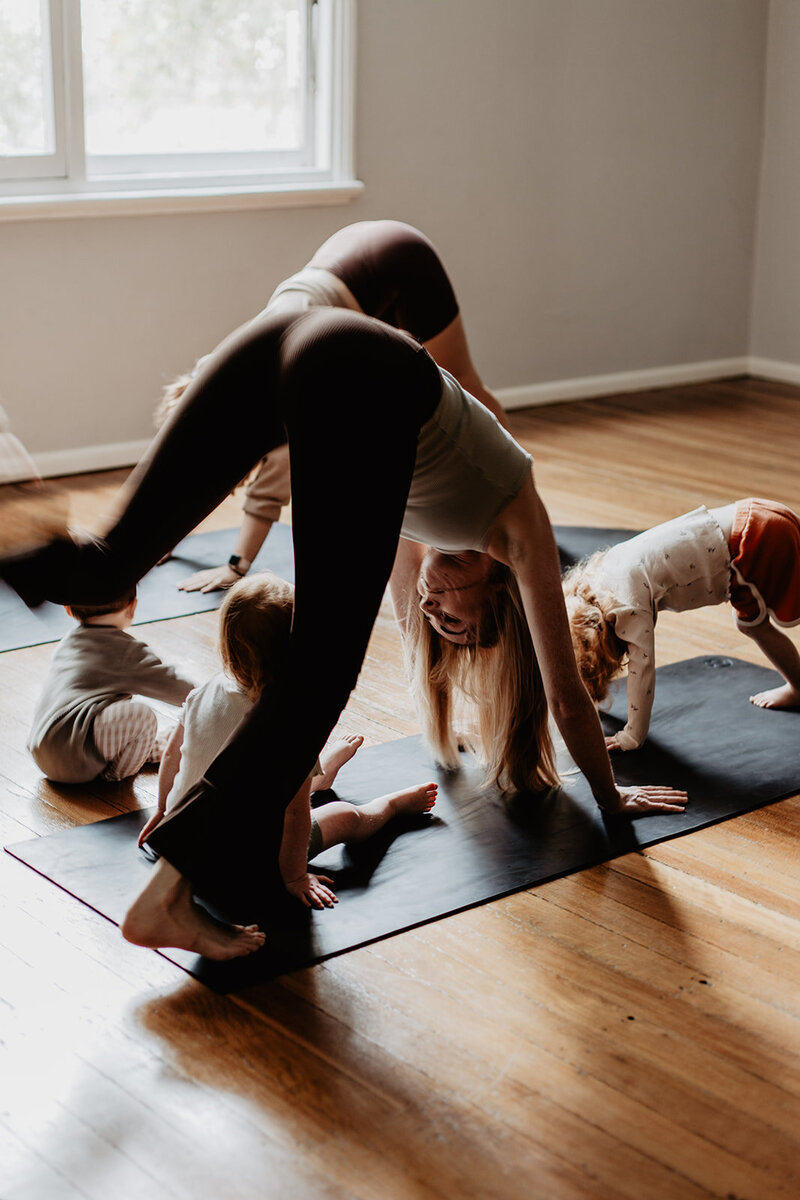 Kids_yoga_with_Mon_Hope_Tamworth_NSW_Babies_Toddlers_Yoga_for_Kids_AustraliaKidsYoga2025-11