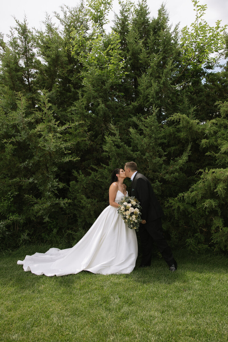 emerald pines barn venue, sioux falls wedding photographer, destination wedding photographer, rcc photography-16