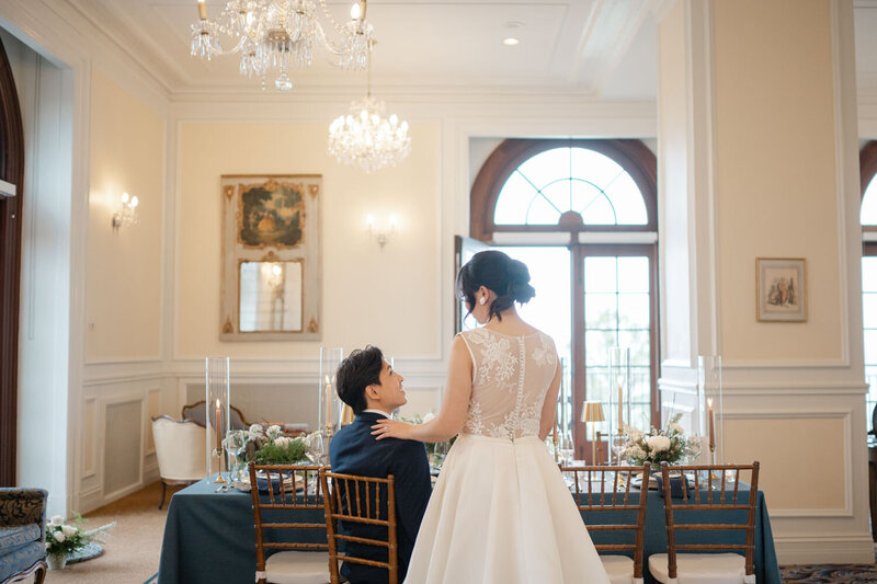 Mariage de rêve célébré au majestueux Manoir Richelieu, dans un cadre enchanteur alliant élégance, romantisme et vue imprenable sur Charlevoix