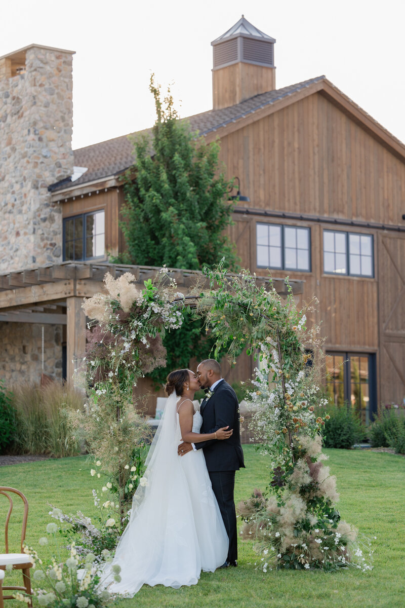 Flower-arch-in-Midway-Utah