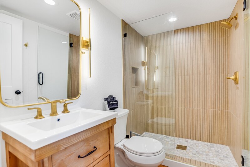 20-2nd Bathroom