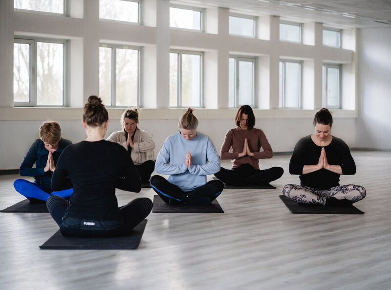 YogaShape_Yoga_Namaste 2