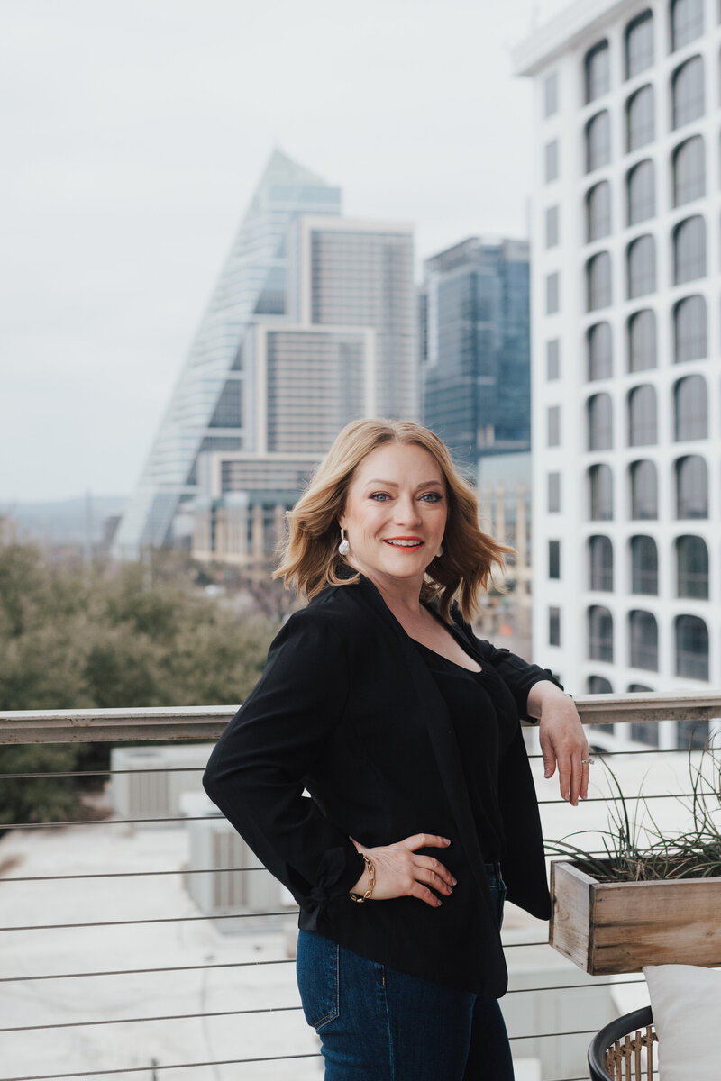 leadership, keynote speaker, leadership keynote,
executive leadership training, change management process, change agility, somatic leadership, embodied leadership, female keynote speaker
