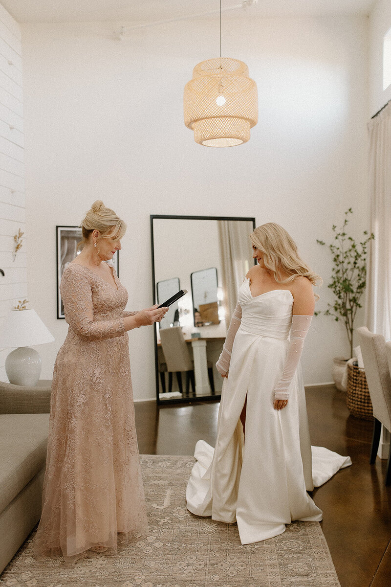 kelsey-kohl-wedding-preview-taylorraephotofilm-20