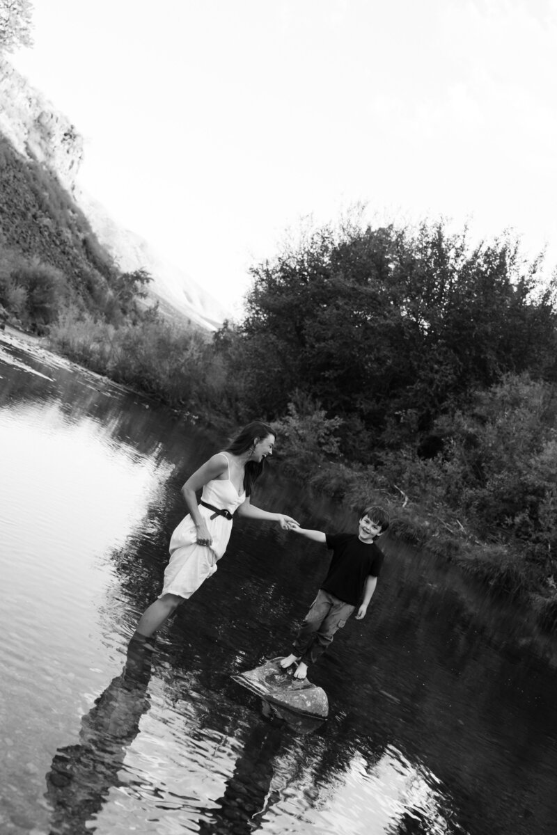 jenny-ridge-idaho-city-intimate-family-session-mountain-autumn-kayla-lucio-photo-128