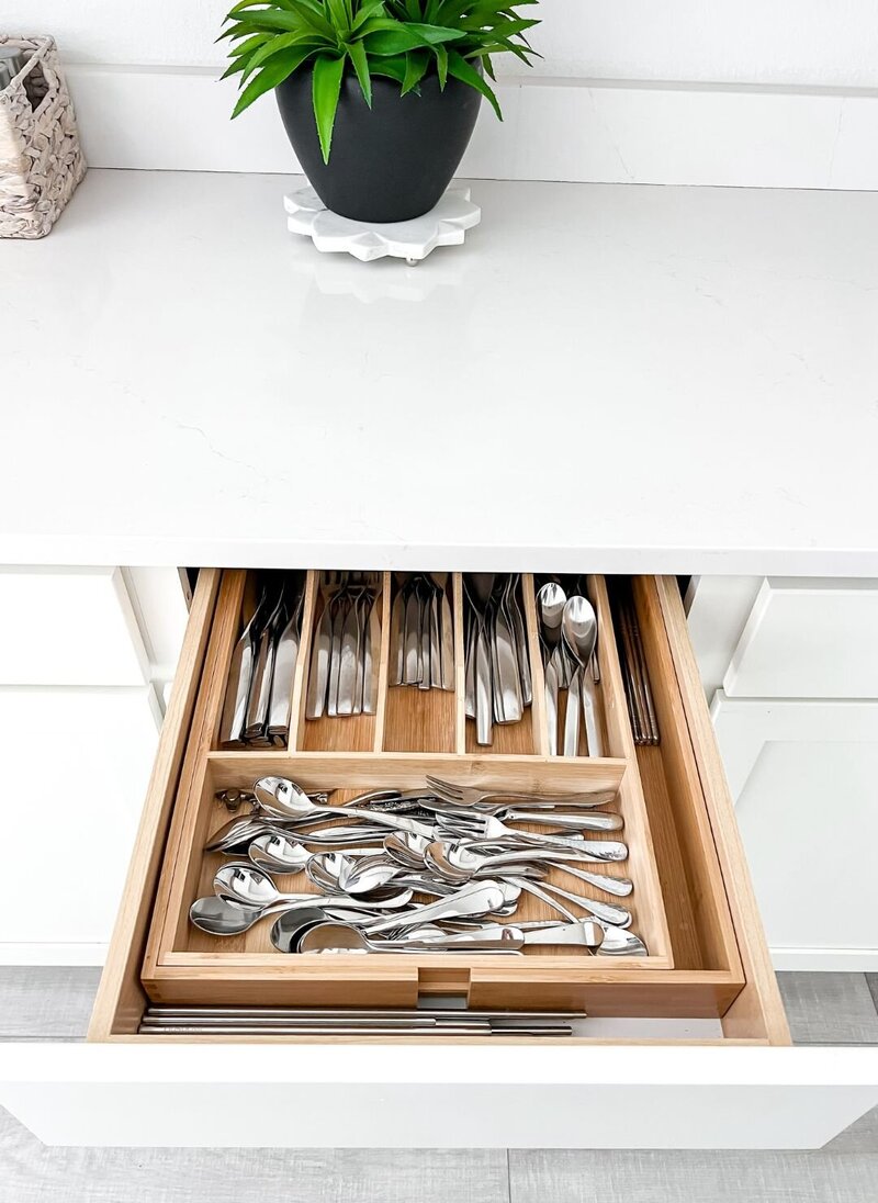 organized-kitchen-drawer-dividers (3)