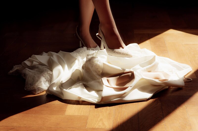 Hakken en bruidsjurk 