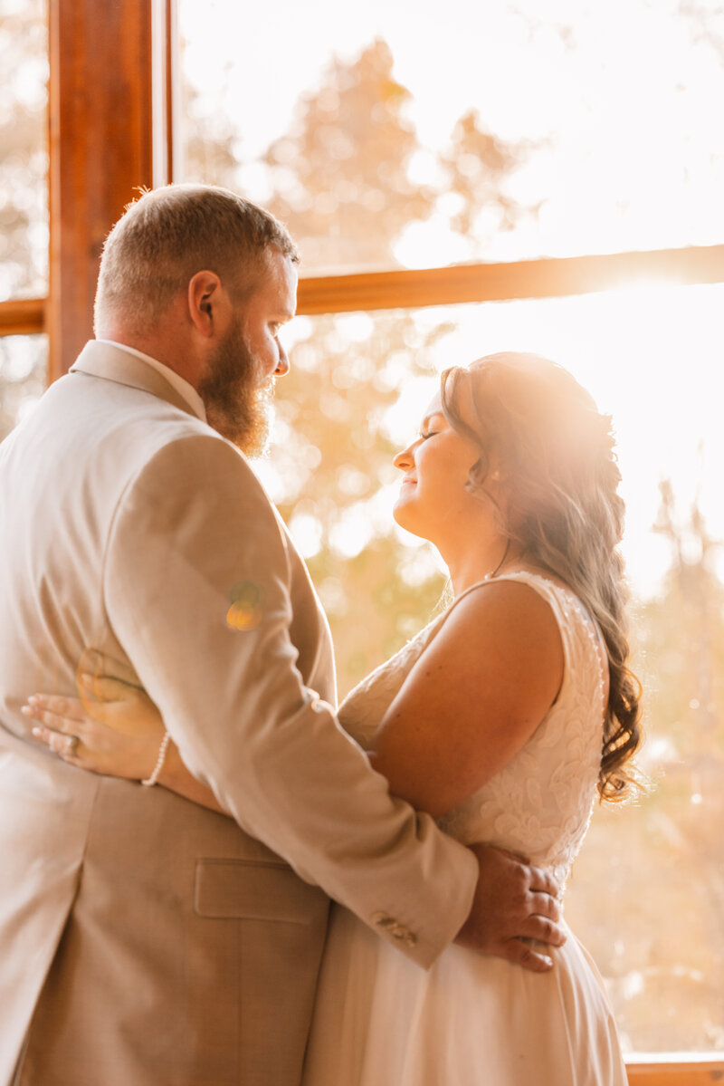 Bride and Groom Dance | Wedding Photographers Pittsburgh PA