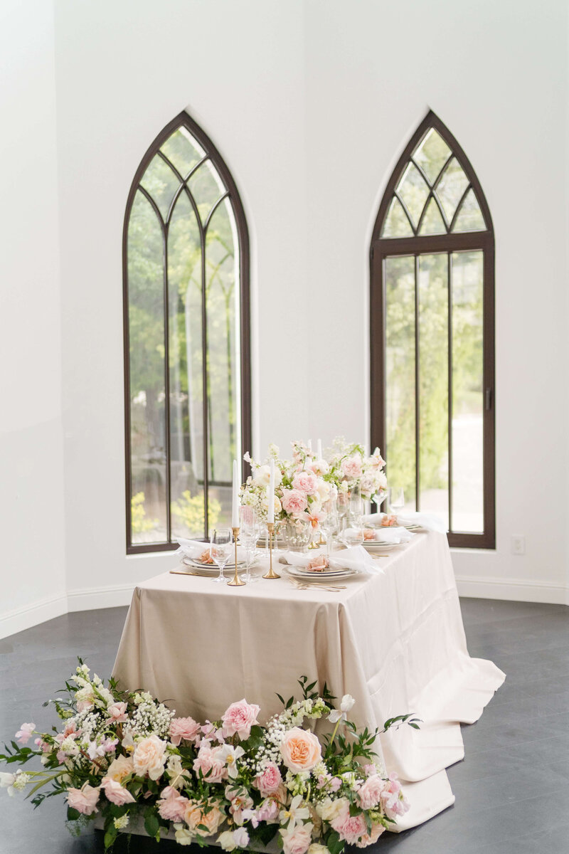 White Swan Castle - A&D - Autumn Marcelle Design - Romantic Castle Wedding - Destination Wedding Florist(173)