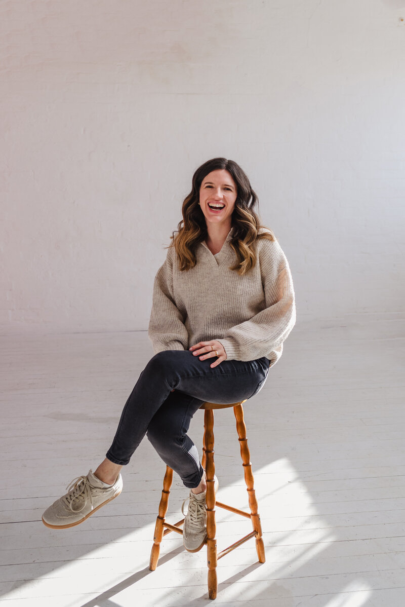 Dr. Rachel Evans is a psychologist who specializes in eating disorder using RTT, hypnotherapy, coaching.