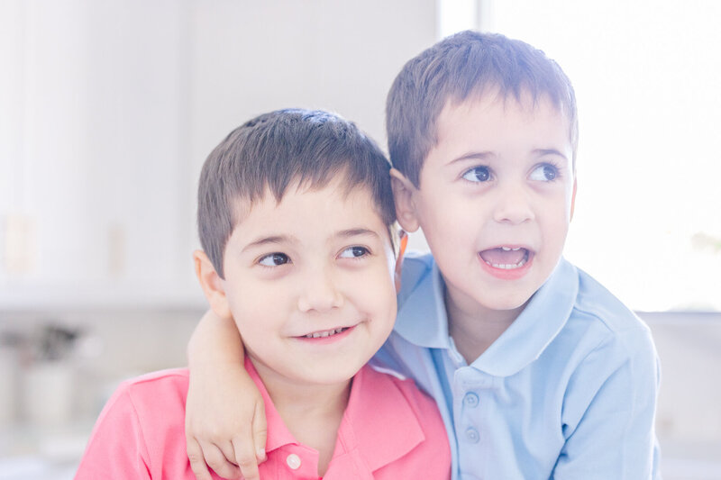 in-home-sibling-family-session-coral-gables