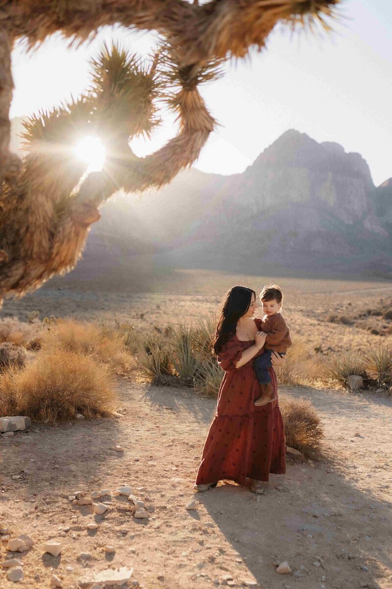 Miami photographer captures mother and child in stunning desert landscape
