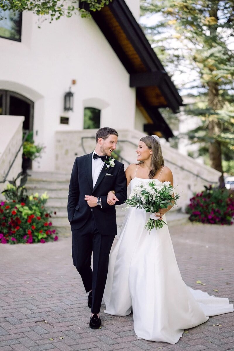 lace wedding dress of seattle bride