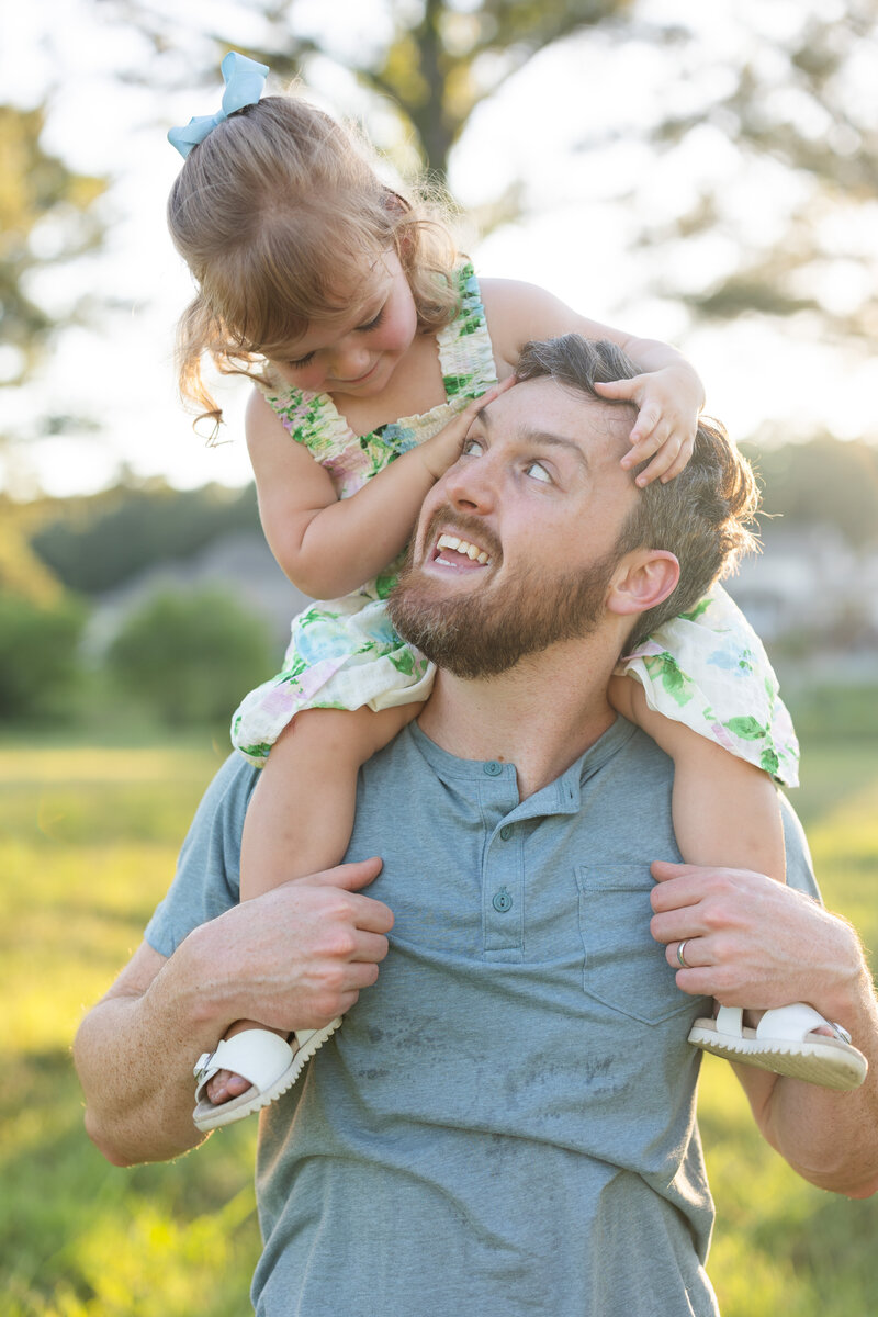 Dad and daughter at outdoor family mini session in Birmingham