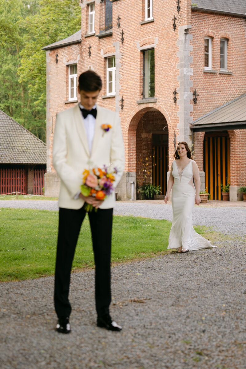 een tropische trouw met veel reiselementen in het Neerhof te Kruisem - Lozer Kasteel
