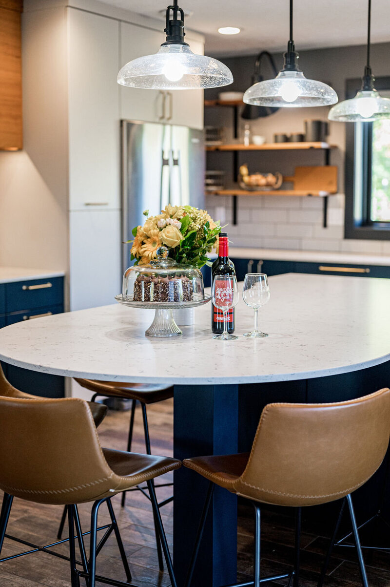 bold-kitchen-island-seating-02