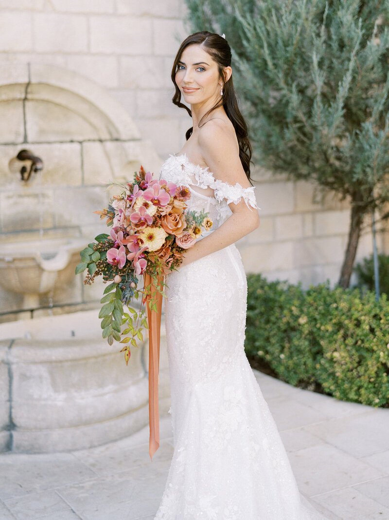 Golden hour kiss at Paso Robles estate wedding