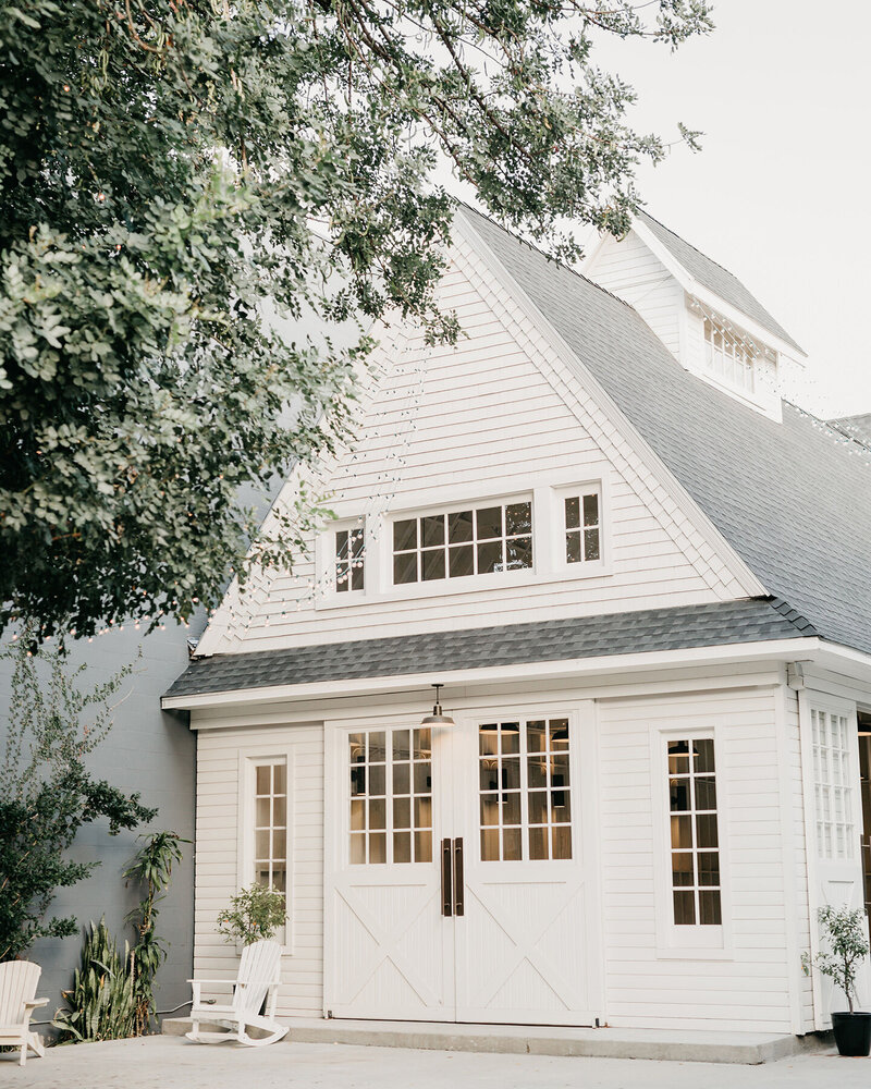 white building where a bride will get ready before her wedding