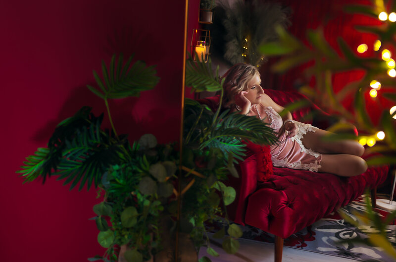 savannah-boudoir-40-over-40-red-room-portrait