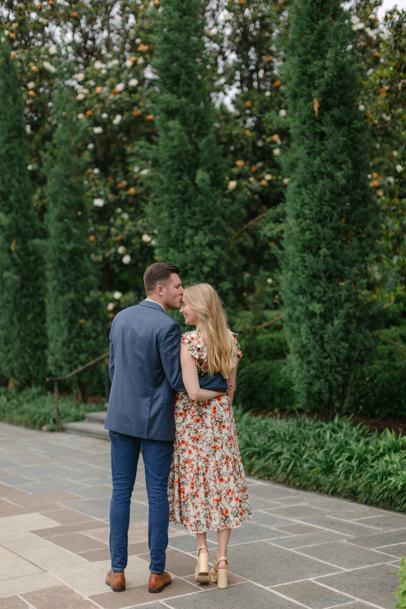 engagement photos at Dallas Arboretum