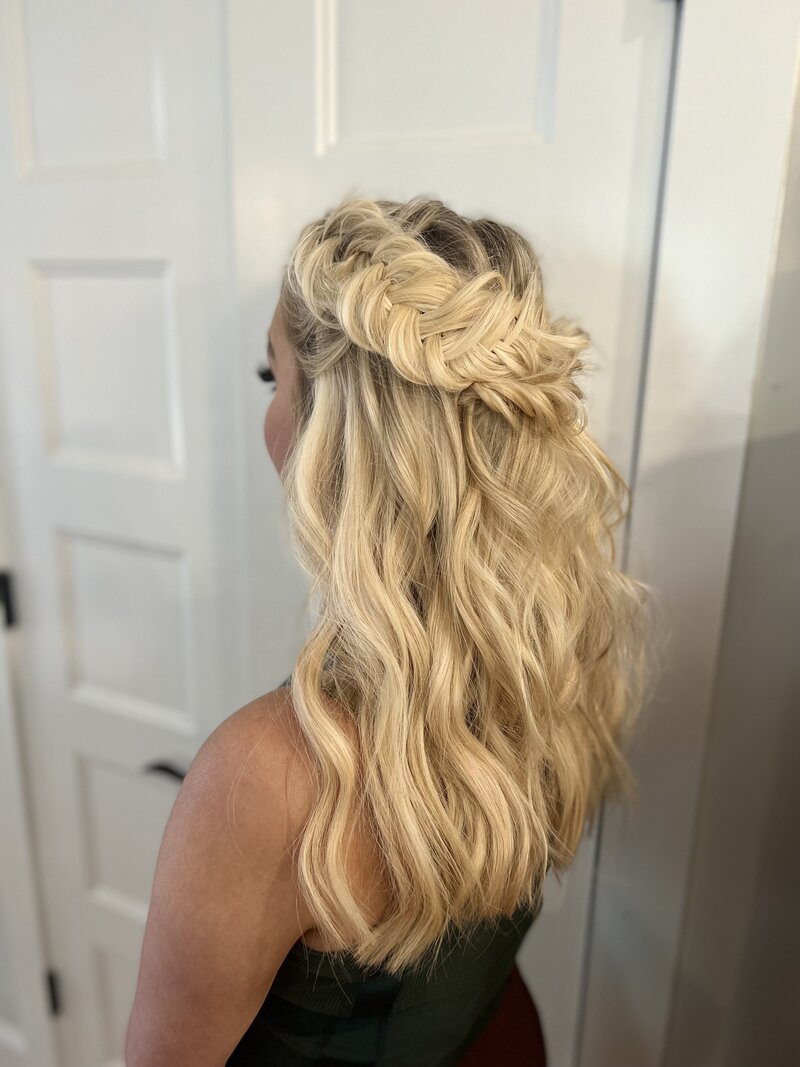 Experience the magic of creative glam with Poppy & Pearl's director. Our team specializes in unique and innovative styling for any event. Book us today and let us bring your vision to life.