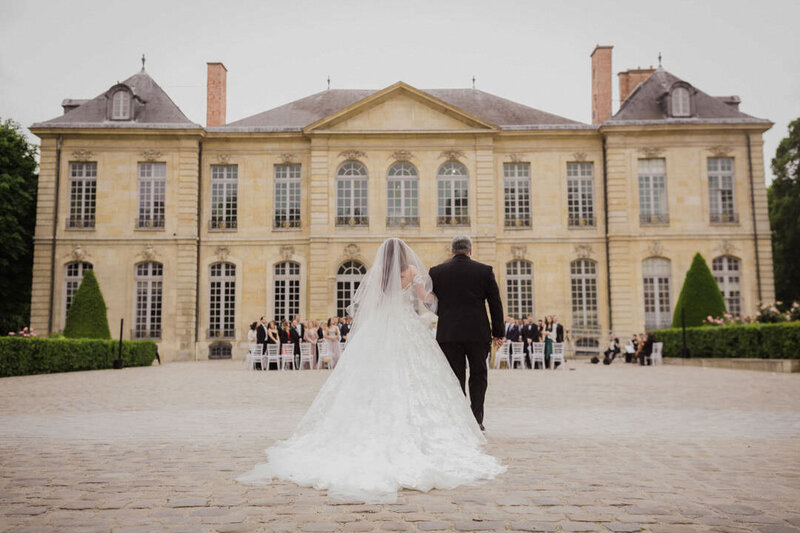 Bride and groom standing outside Musee Rodin