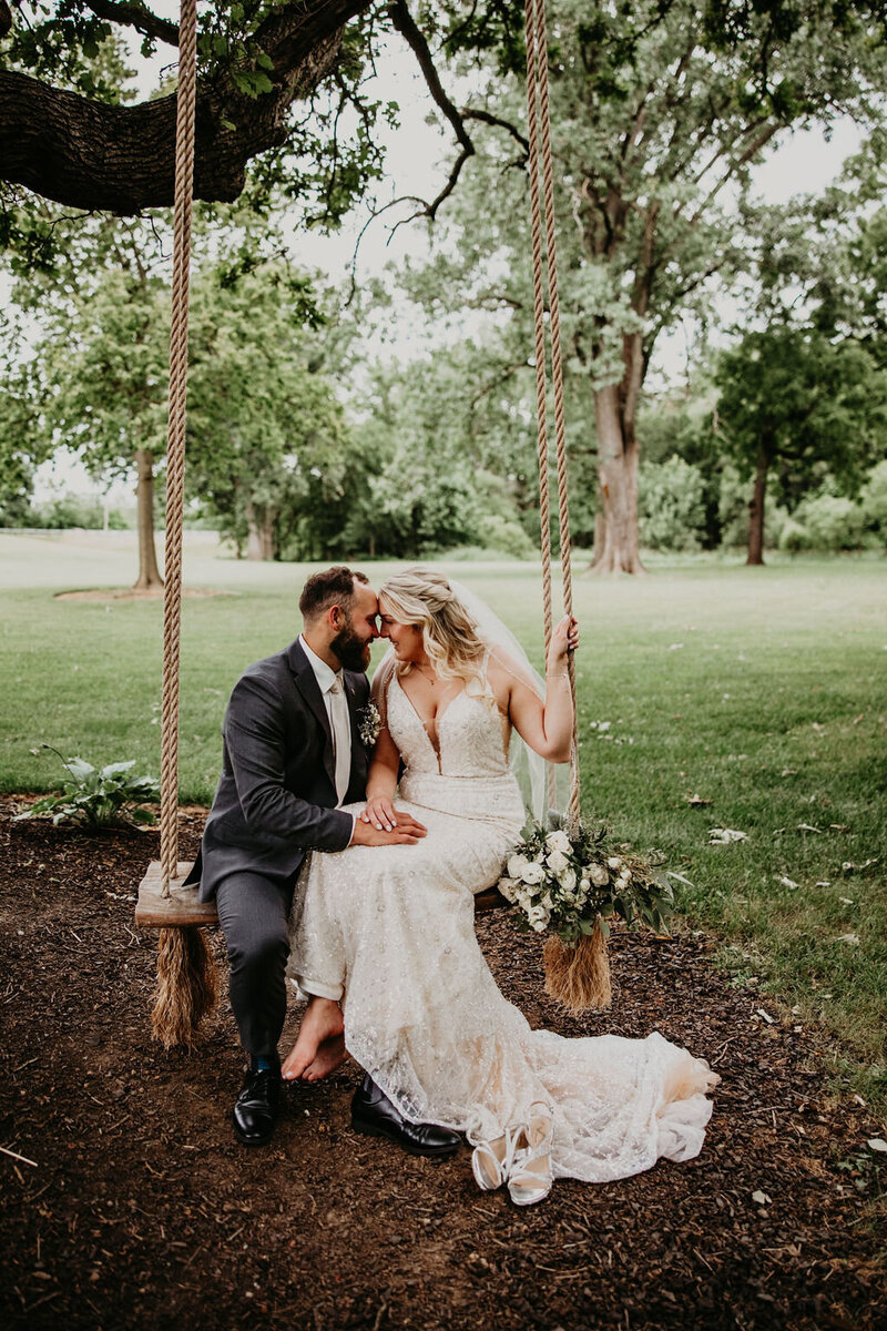 Grotto-swing