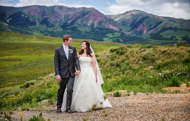 Pretty Outdoor Wedding During Summer Mountain Wedding Garden Crested Buute