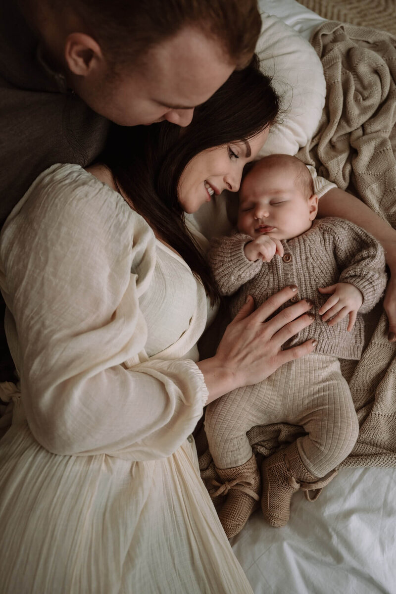 Newbornshoot met gezin in studio
