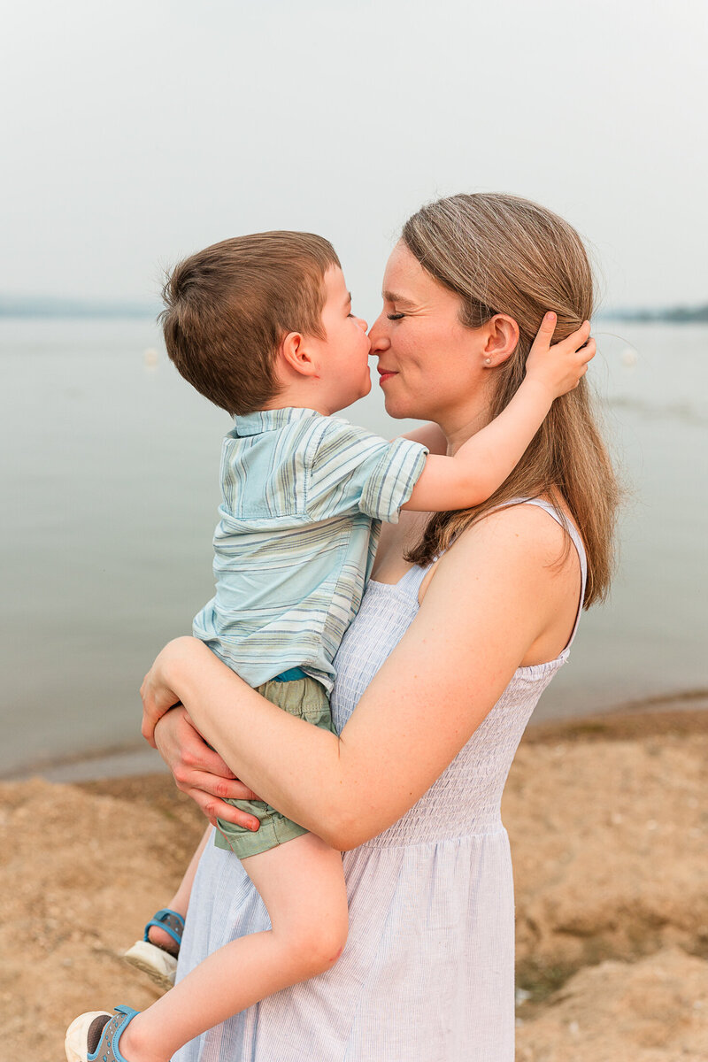 2024 krystal-moore-photography-buffalo-pound-beach-mini-mom-and-son-14