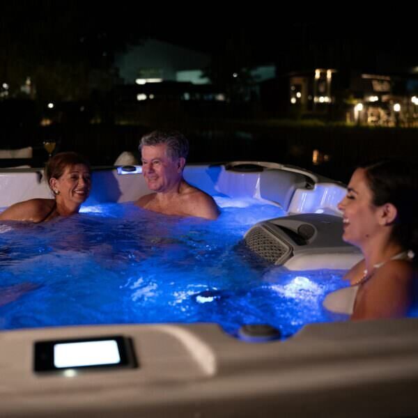 wellis-olympus-life-hot-tub-cda