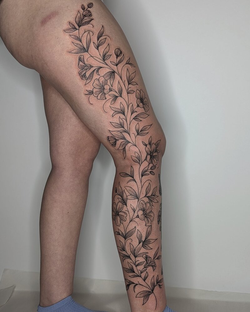 oxfordshire-fine-line-black-and-grey-tattoo-artist