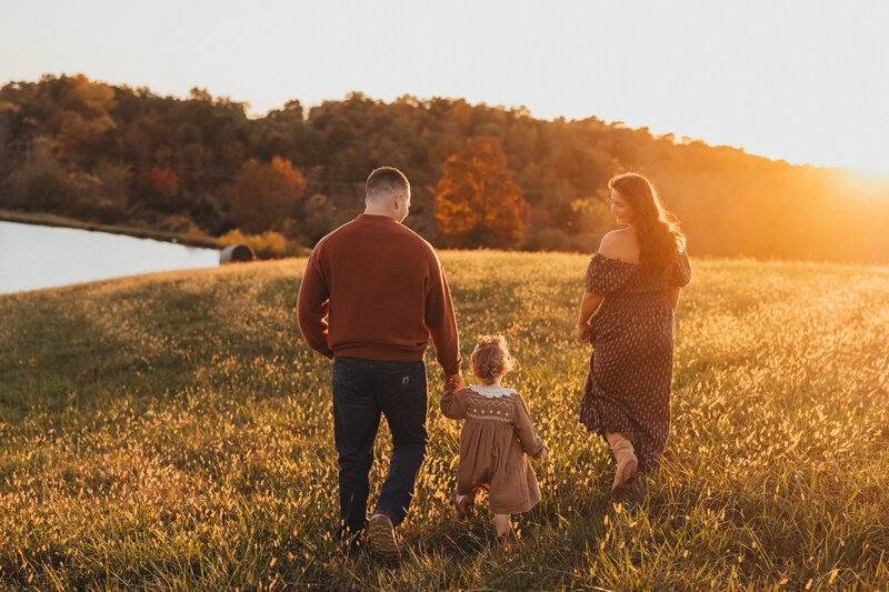 Expecting mother photos in snowy background