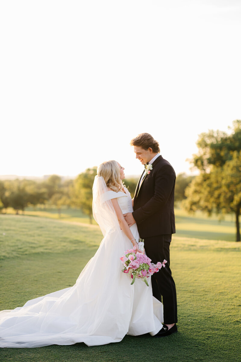 Golden Hour Bride and Groom – Northwest Arkansas Wedding Photographer