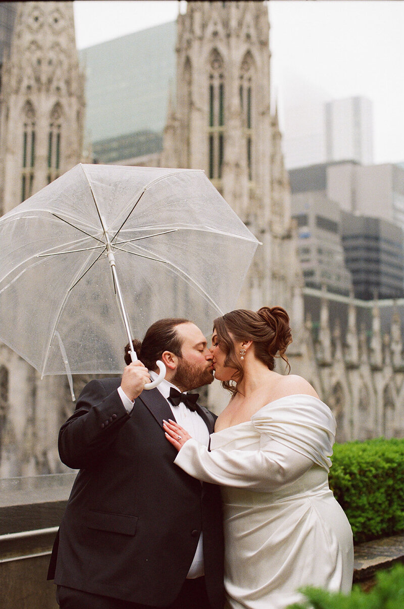 bride and groom kissing during NYC elopements shot by Elsie Goodman Photography | NYC Elopement Packages