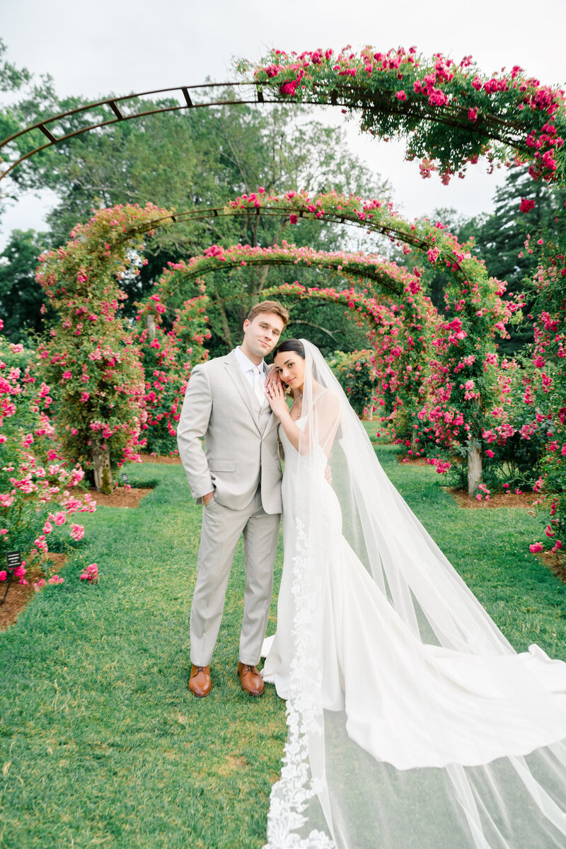 Newport Wedding Photographer | Rhode Island Caprio Captured Photography | Bride in Stunning Floor-Length Veil Holding A White Bouquet