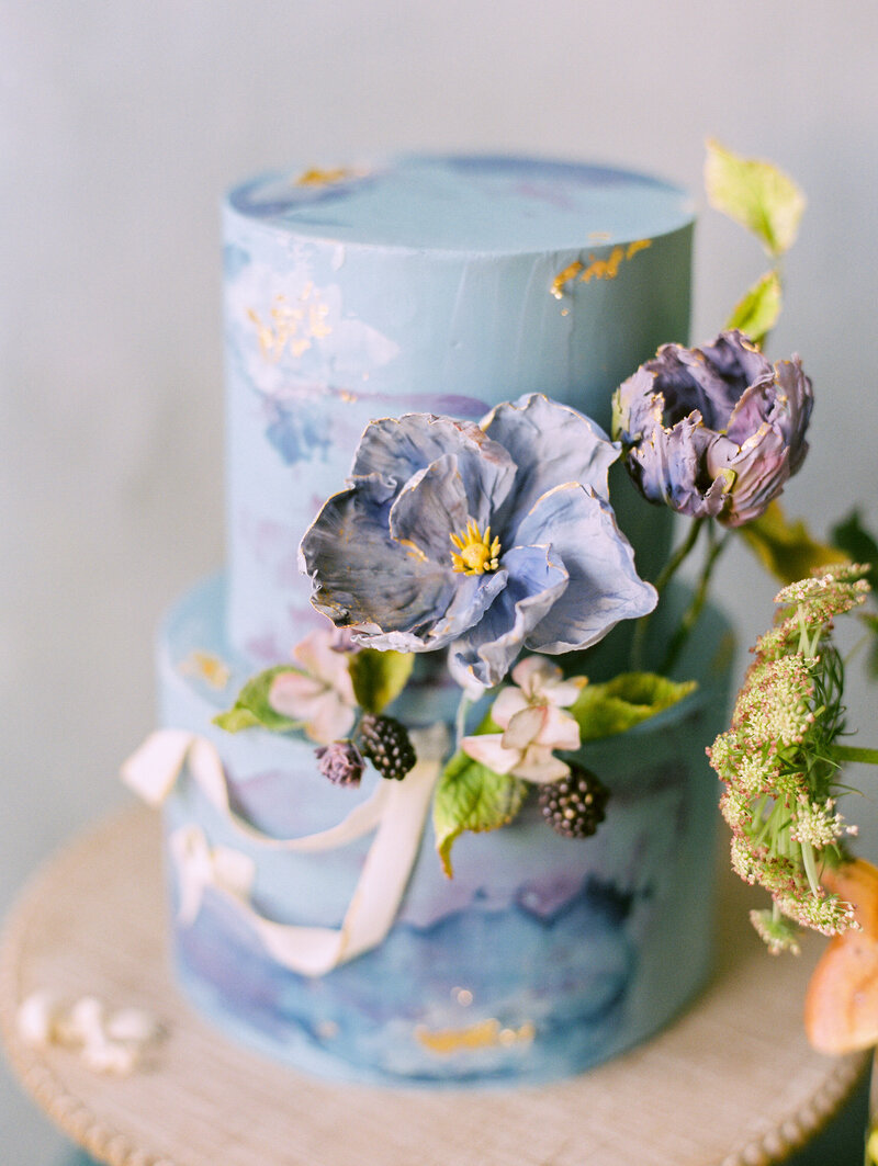 blue-wedding-cake-purple-flower-Stephanie-Brauer