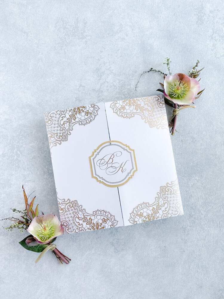 Elegantt gold pocketfolder wedding invitations