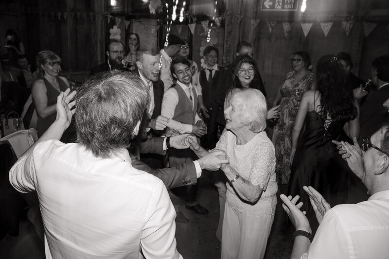 katie-and-tim-wedding_gilbert-whites-house_elee-snith-photo-1340