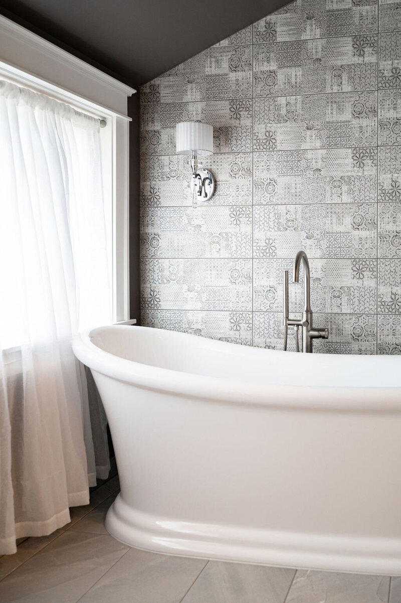 traditional-elegant-standalone-tub